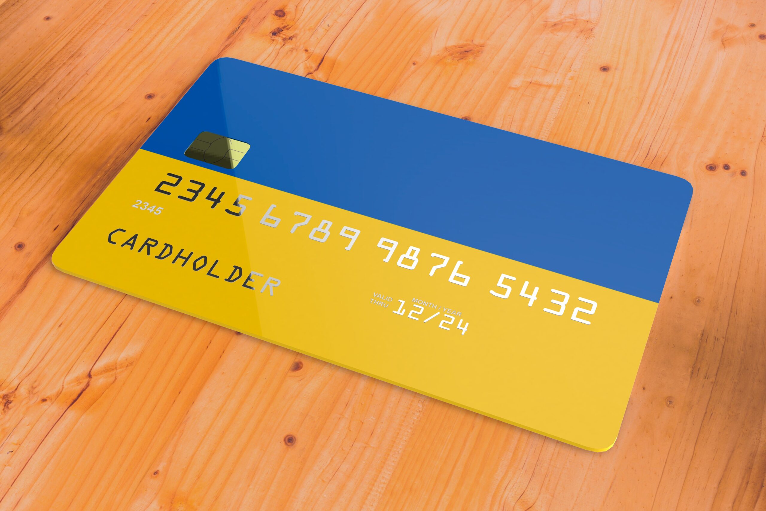payment card with chip lies on a wooden table, as a neutral illustration of card payment and digital checkout.