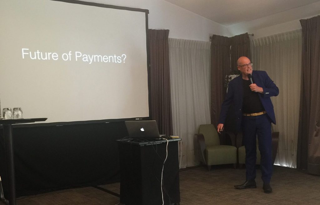 Trendwatcher Vincent Everts gives a presentation about self-driving and self-paying cars and devices.