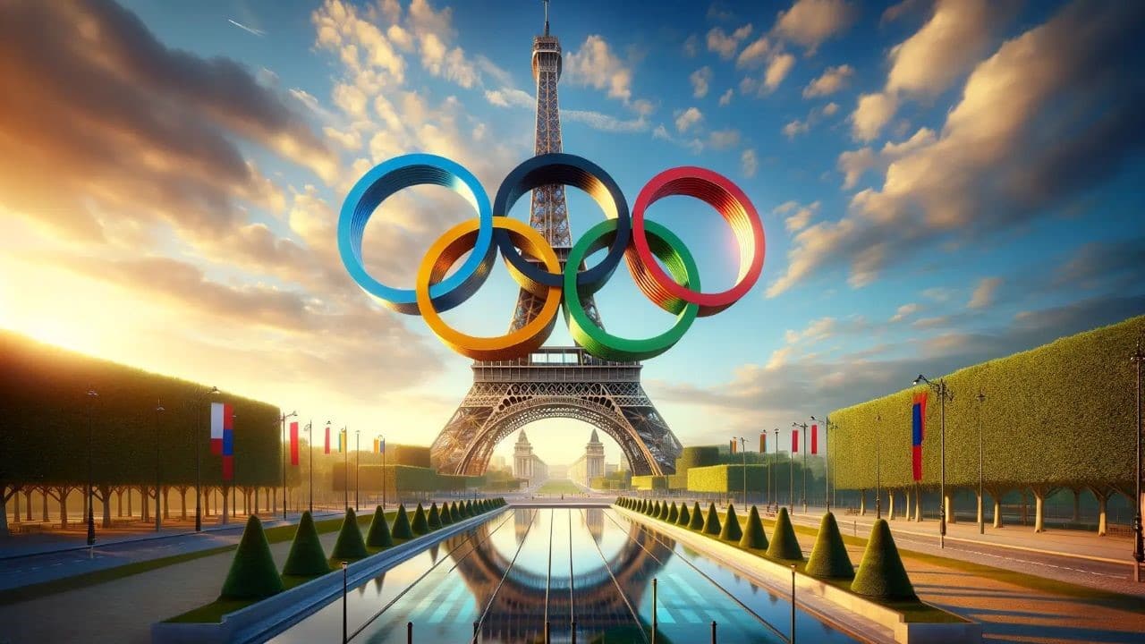 De Eiffeltoren in Parijs met grote olympische ringen ervoor, weerspiegeld in water bij zonsopgang, als symbool voor internationale sport en verbondenheid.